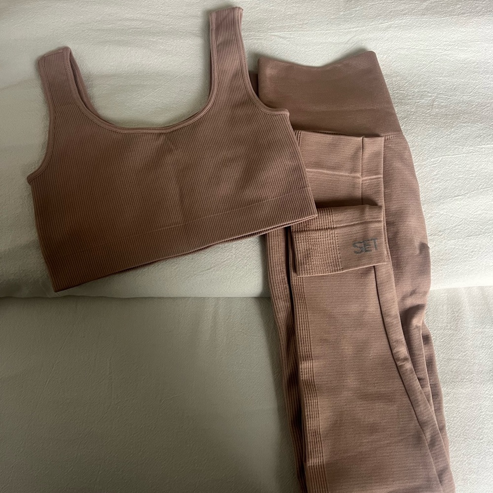 Nwot Set Active - image 1